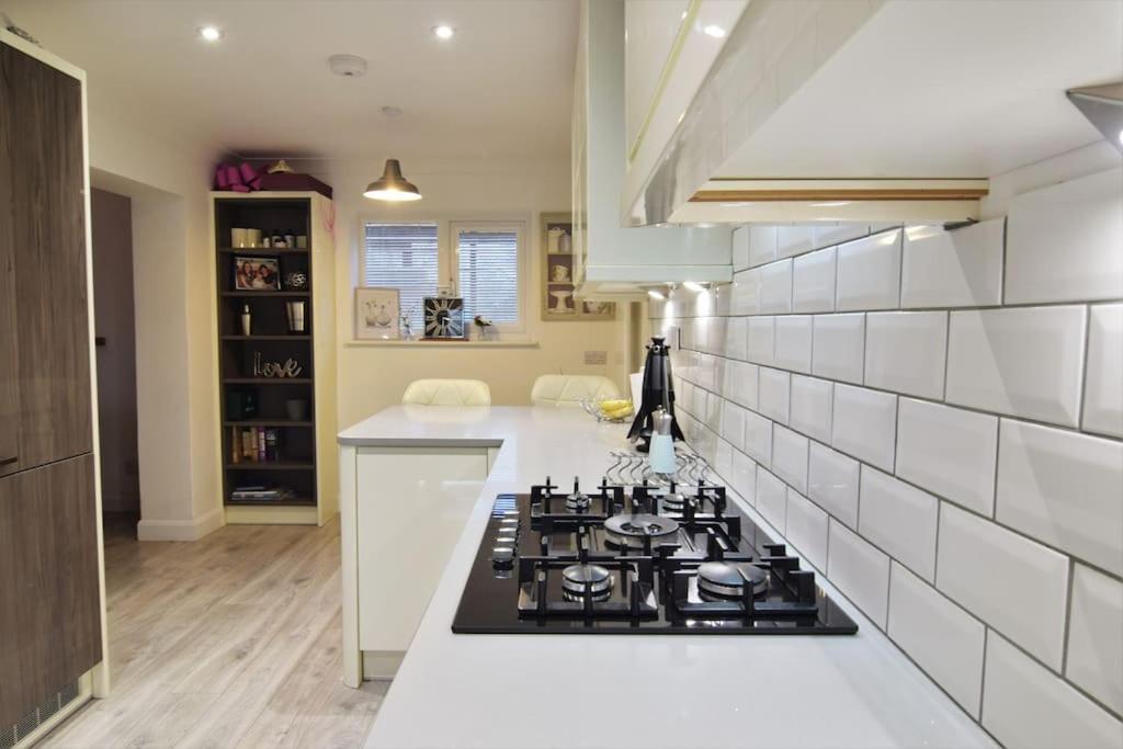Mikes At Menai - Stylish & Spacious 3 Bed House In Menai Bridge. ภายนอก รูปภาพ