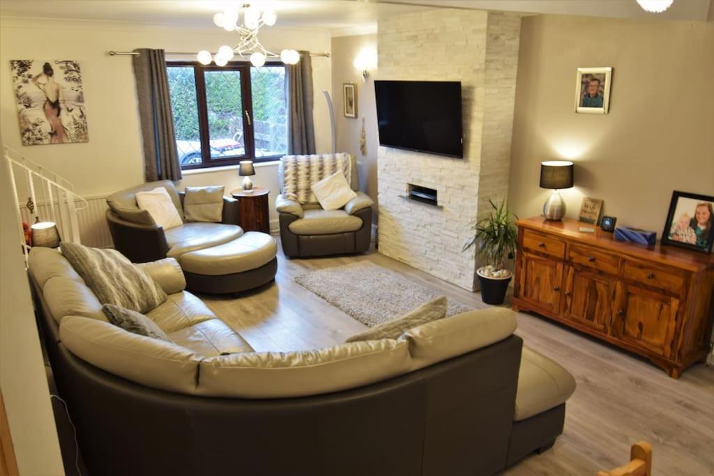 Mikes At Menai - Stylish & Spacious 3 Bed House In Menai Bridge. ภายนอก รูปภาพ