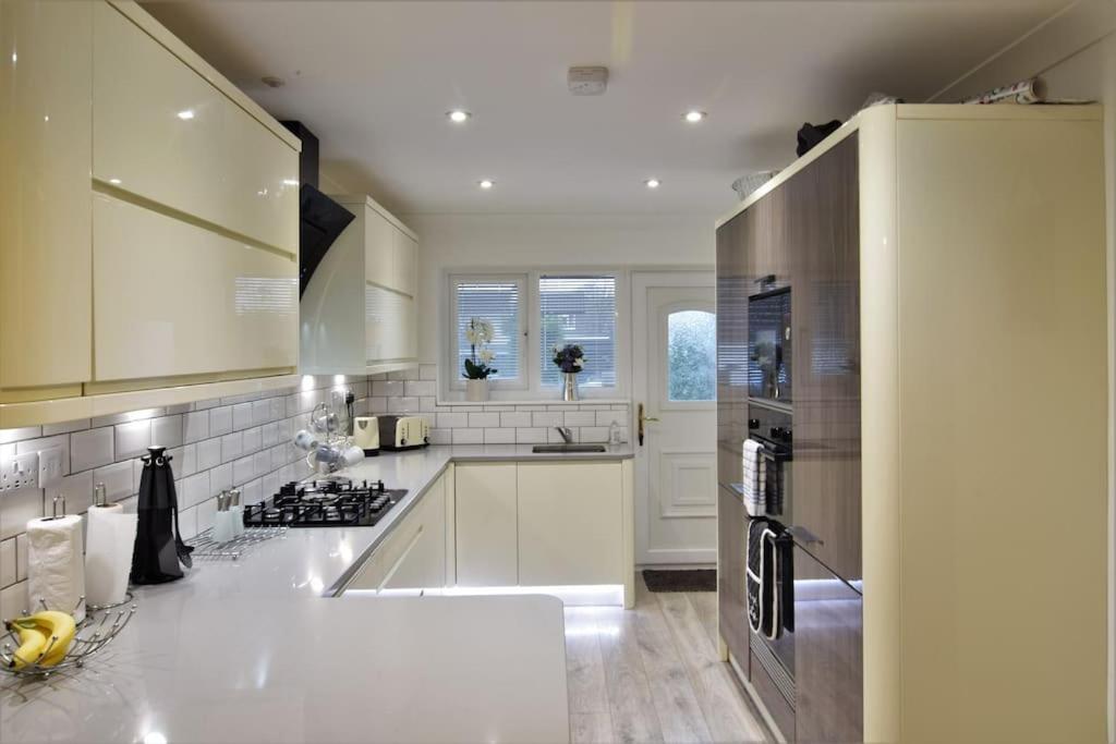 Mikes At Menai - Stylish & Spacious 3 Bed House In Menai Bridge. ภายนอก รูปภาพ