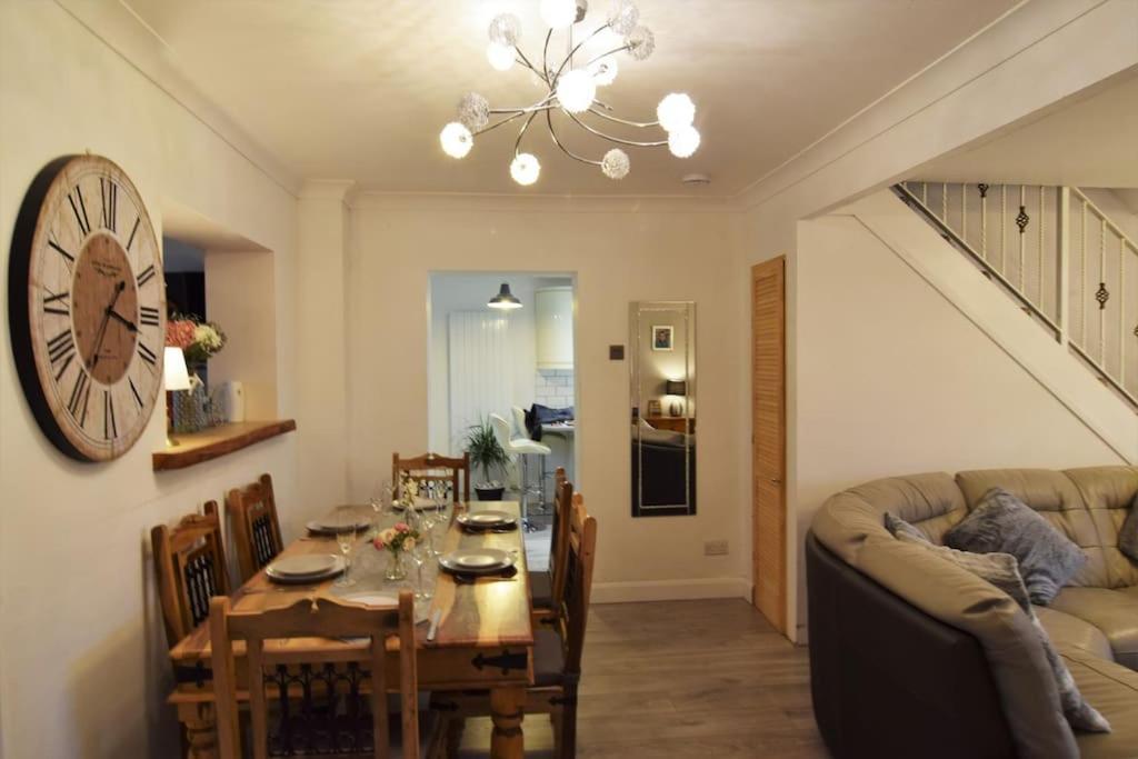 Mikes At Menai - Stylish & Spacious 3 Bed House In Menai Bridge. ภายนอก รูปภาพ