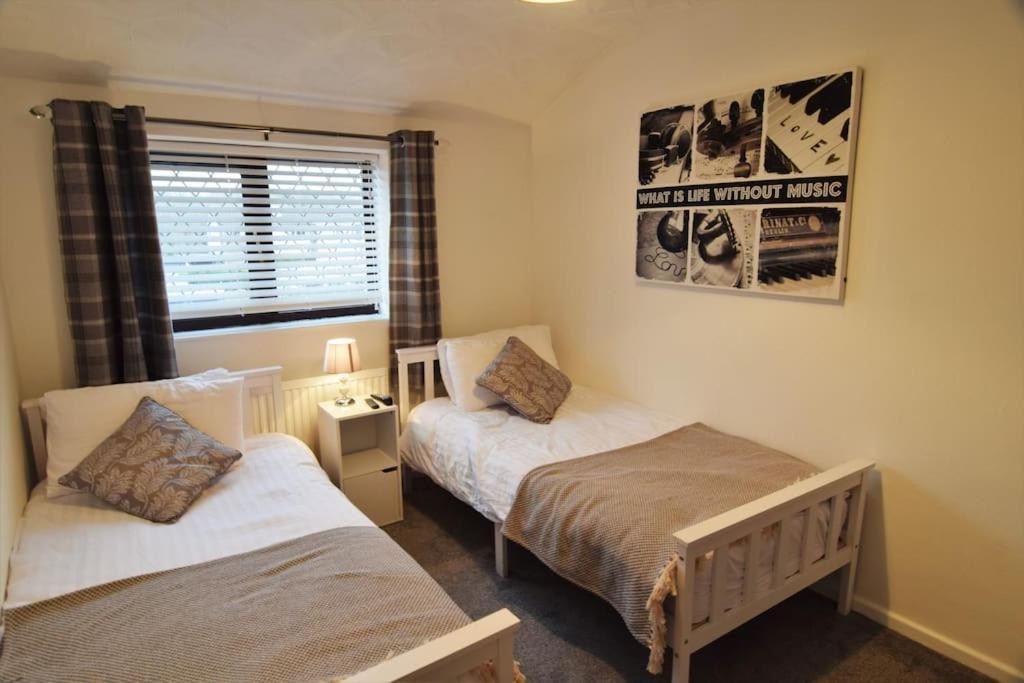 Mikes At Menai - Stylish & Spacious 3 Bed House In Menai Bridge. ภายนอก รูปภาพ