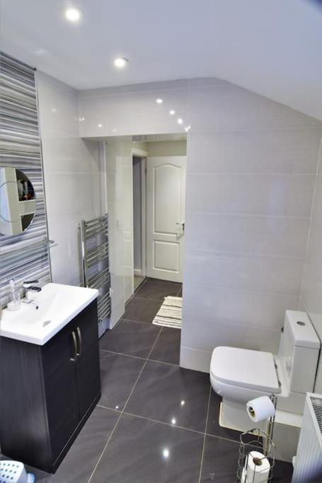 Mikes At Menai - Stylish & Spacious 3 Bed House In Menai Bridge. ภายนอก รูปภาพ