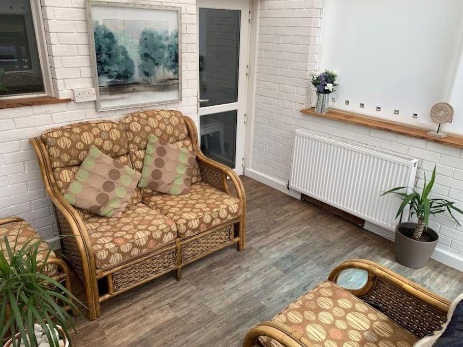 Mikes At Menai - Stylish & Spacious 3 Bed House In Menai Bridge. ภายนอก รูปภาพ